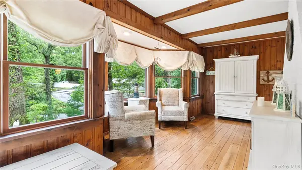 3 Ridge RD, Northport, NY 11768