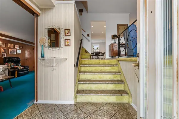 279 N Kentucky AVE, Massapequa, NY 11758