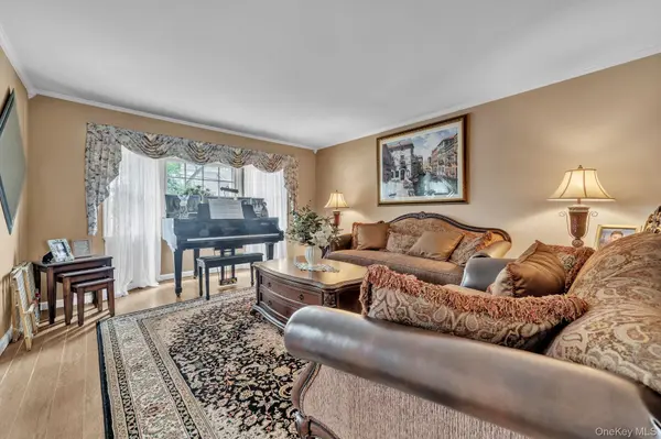 4382 New York AVE, Island Park, NY 11558