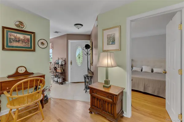 42 Knolls DR, Stony Brook, NY 11790