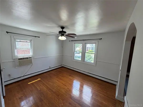 526 N 12th ST, New Hyde Park, NY 11040
