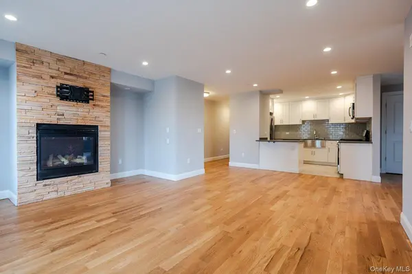 661 W Broadway #304, Long Beach, NY 11561