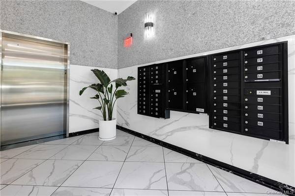 15 W End AVE #3F, Brooklyn, NY 11235