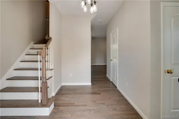 991 Freedom RD, Pleasant Valley, NY 12569