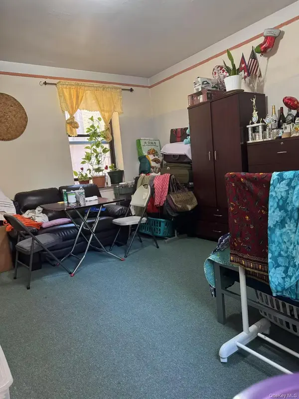 83-06 Vietor AVE #3B, Elmhurst, NY 11373