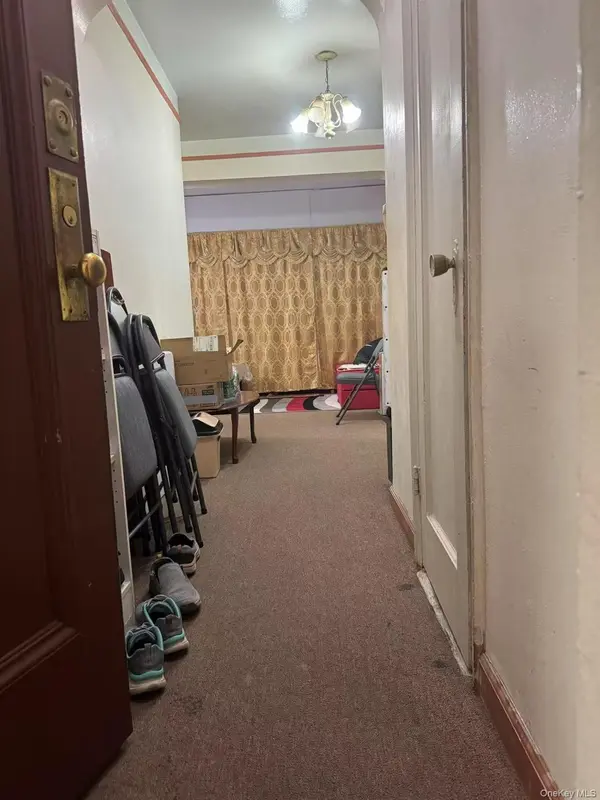 83-06 Vietor AVE #3B, Elmhurst, NY 11373