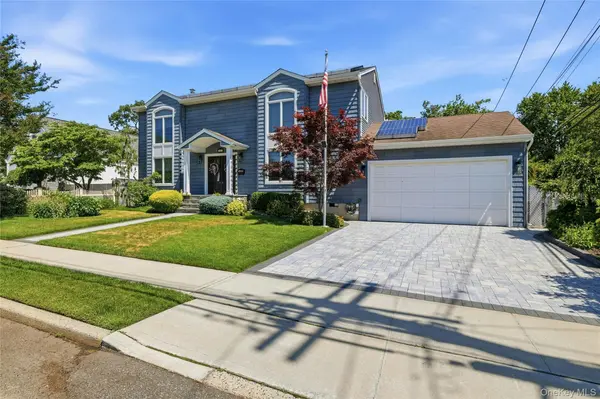 852 Jackson AVE, Franklin Square, NY 11010