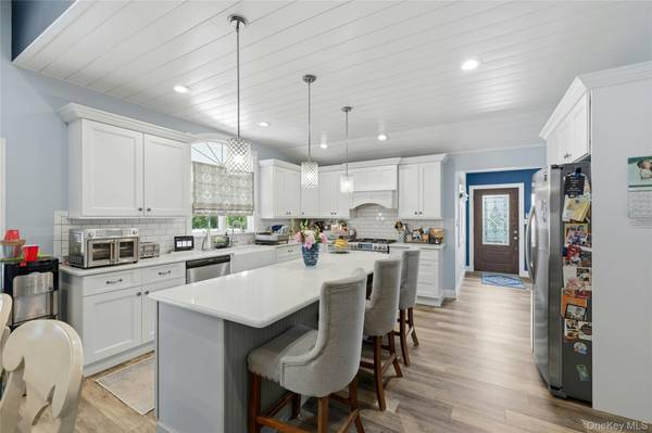 852 Jackson AVE, Franklin Square, NY 11010