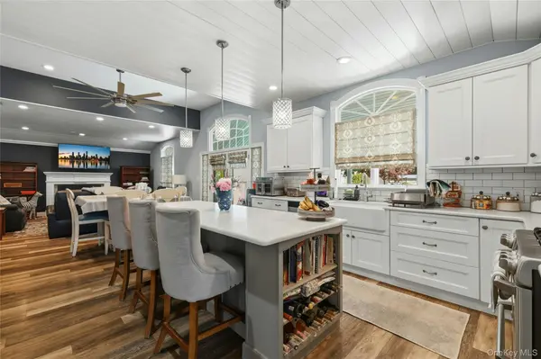 852 Jackson AVE, Franklin Square, NY 11010