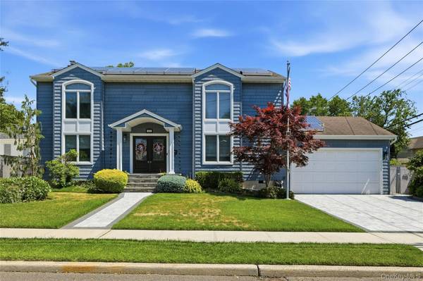 852 Jackson AVE, Franklin Square, NY 11010