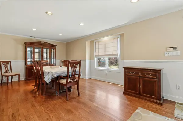 852 Jackson AVE, Franklin Square, NY 11010