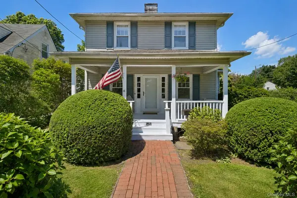 1472 Middle Neck RD, Port Washington, NY 11050
