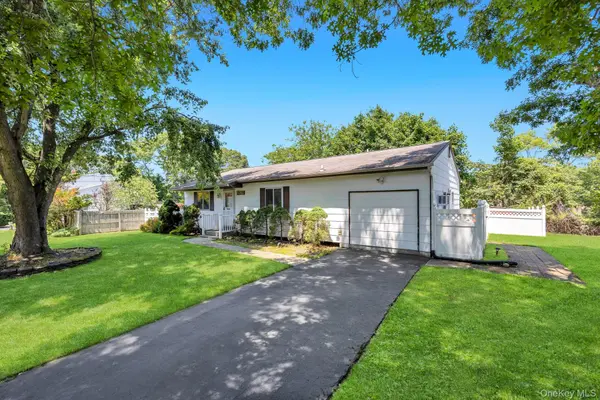 9 Daniel CT, Lake Ronkonkoma, NY 11779
