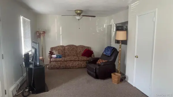 54 17th ST, West Babylon, NY 11704