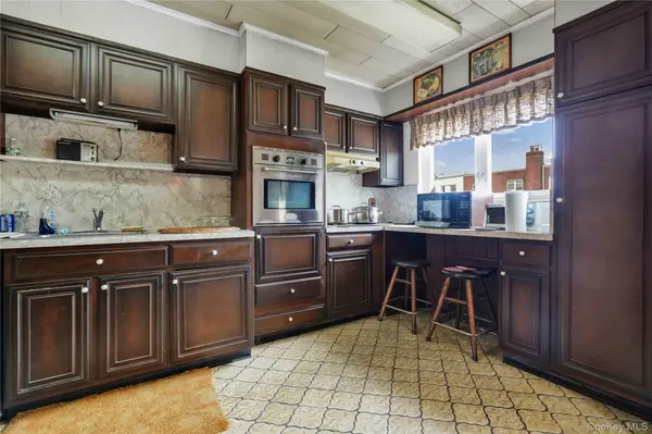 59-37 69th LN #A, Maspeth, NY 11378