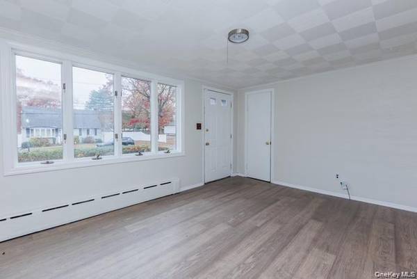 141 Wendy DR, Holtsville, NY 11742