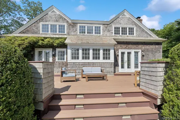 54 Palmer TER, Sag Harbor, NY 11963