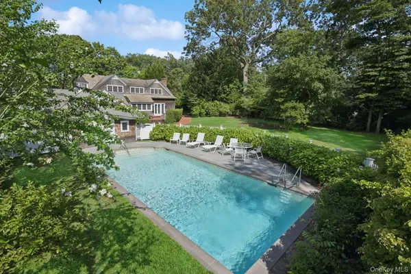 54 Palmer TER, Sag Harbor, NY 11963