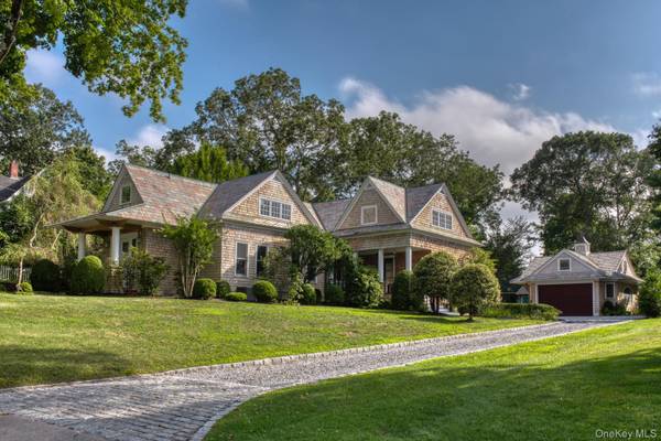54 Palmer TER, Sag Harbor, NY 11963