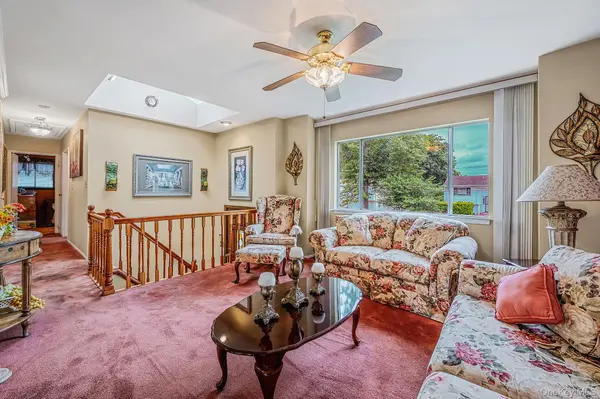 90 Rhode Island AVE, Bay Shore, NY 11706