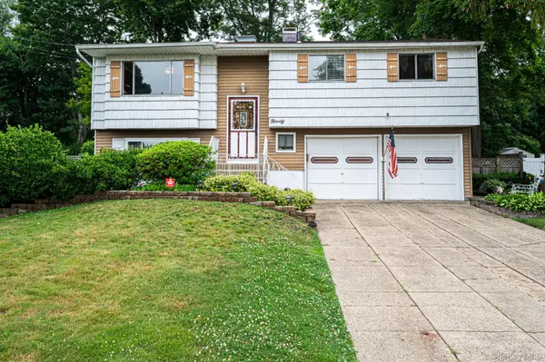 90 Rhode Island AVE, Bay Shore, NY 11706