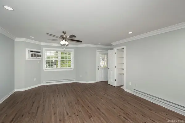 30 BAY POINT CT #52, West Babylon, NY 11704