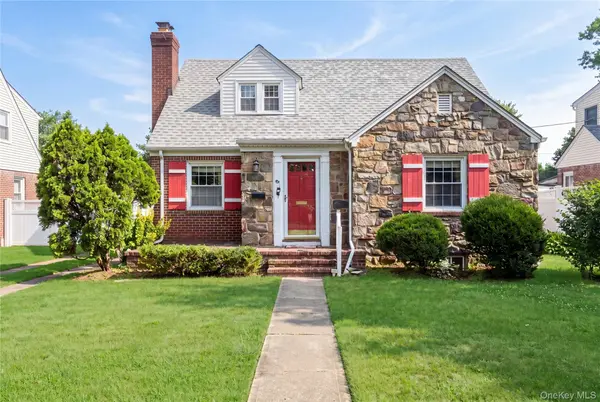 637 Stratford RD,  North Baldwin,  NY 11510