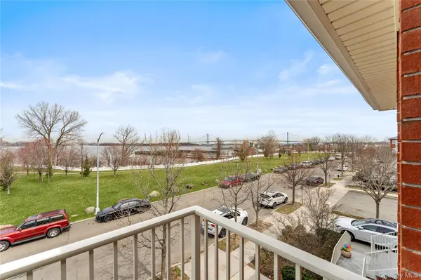 12206 Powells Cove BLVD #132, College Point, NY 11356