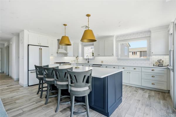 35 Redfield RD, Island Park, NY 11558