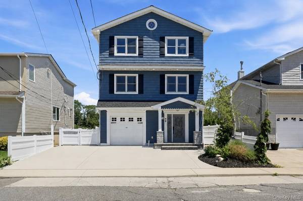 35 Redfield RD, Island Park, NY 11558