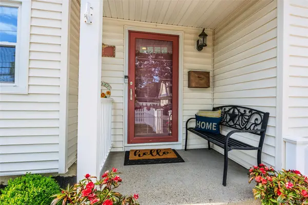 17 Garfield PL, East Northport, NY 11731