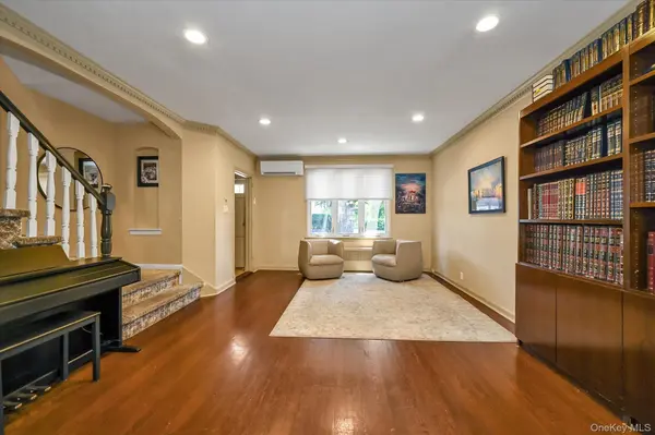 136-43 71st RD, Kew Garden Hills, NY 11367