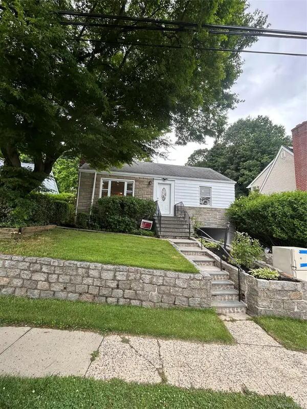 207 Morsemere AVE, Yonkers, NY 10703
