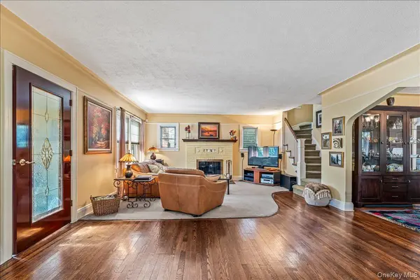 25 Archer RD, West Hempstead, NY 11552