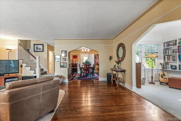 25 Archer RD, West Hempstead, NY 11552