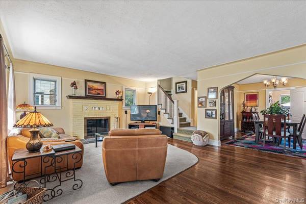 25 Archer RD, West Hempstead, NY 11552