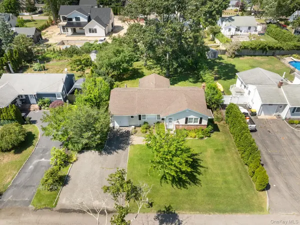 23 Staller BLVD, Hampton Bays, NY 11946