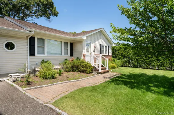 23 Staller BLVD, Hampton Bays, NY 11946