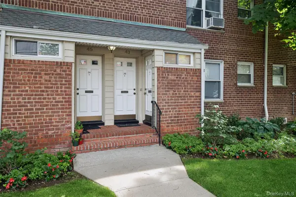 43 Edwards ST #1-B, Roslyn Heights, NY 11577