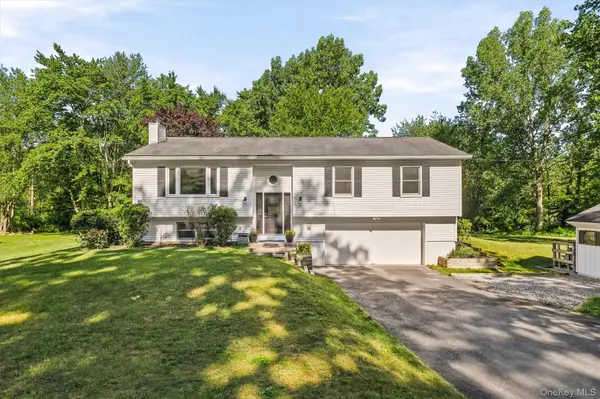 74 Peach RD, Poughkeepsie, NY 12601