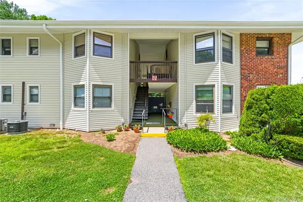 27 Walden CT #J, Yorktown Heights, NY 10598