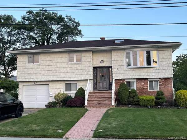16 Espie LN, North Babylon, NY 11703