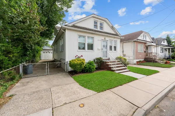1318 Scimitar AVE, Elmont, NY 11003
