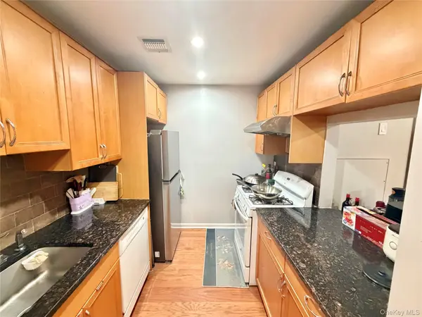 3-31 Endeavor PL #B, College Point, NY 11356