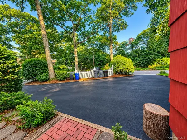23 Flicker DR, Middle Island, NY 11953
