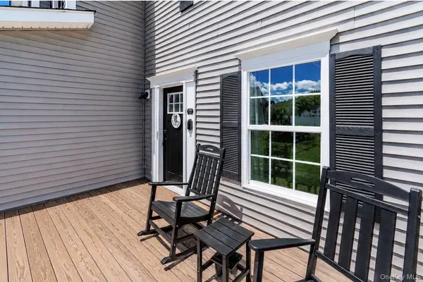 211 Ridgeline DR, Poughkeepsie, NY 12603