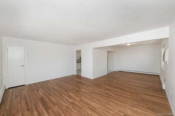 8 Harbor Hill RD #2 Second Floor, Glen Cove, NY 11542
