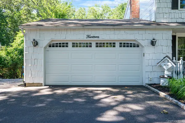 14 Sandpiper CT, Smithtown, NY 11787