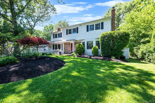 14 Sandpiper CT, Smithtown, NY 11787