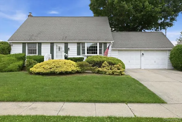 207 Sullivan AVE, Farmingdale, NY 11735